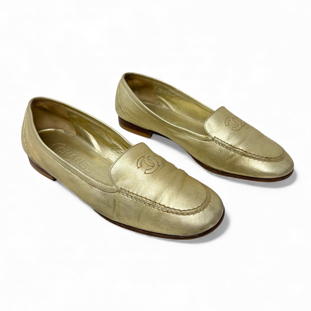Chanel Vintage CC Golden Leather Loafers Gold Logo Flats EU 37